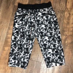 Active Wear Intro Love The Fit Capris Marbled/Tie Dye Size 12P